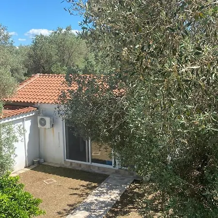 σπίτι μέσα στο δάσος *