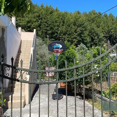 Holiday home σπίτι μέσα στο δάσος *