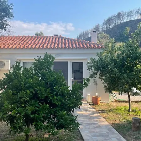 σπίτι μέσα στο δάσος Сasa de vacaciones *
