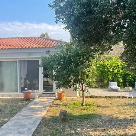 σπίτι μέσα στο δάσος Сasa de vacaciones Agia Anna (Evia)