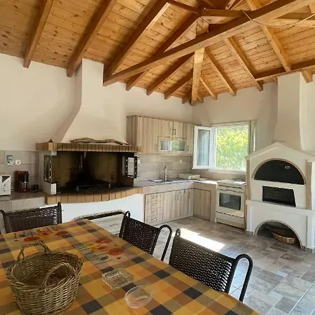 σπίτι μέσα στο δάσος Сasa de vacaciones Agia Anna (Evia)