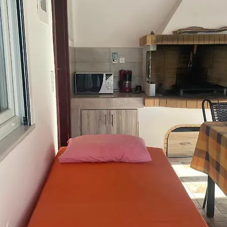 σπίτι μέσα στο δάσος Сasa de vacaciones Agia Anna (Evia)